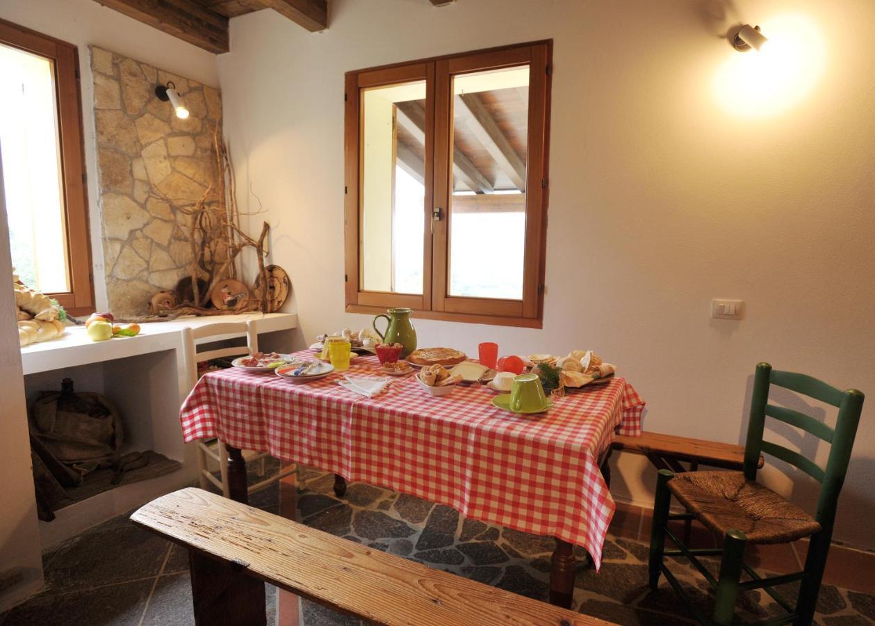 Lierus B&B Gonnosfanàdiga Exteriér fotografie
